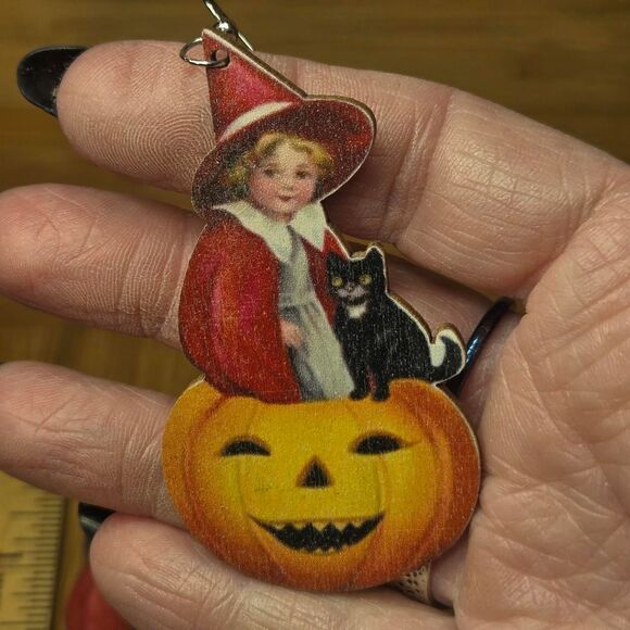 vintage inspired Halloween earrings wood - Picture 4 of 4